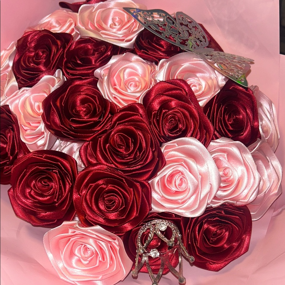 Elegant Red and Pink Rose Bouquet
